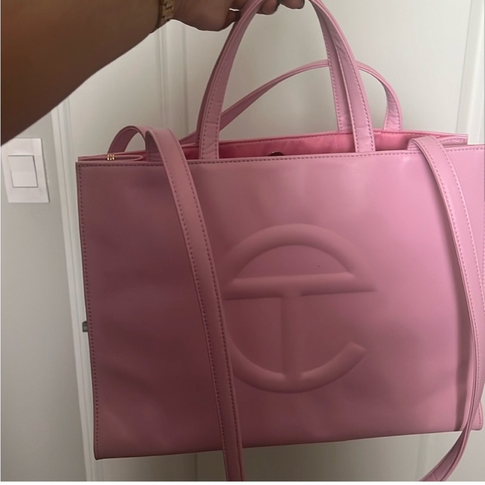 Large Bubblegum pink Telfar. In EXCELLENT condition. Only used once.